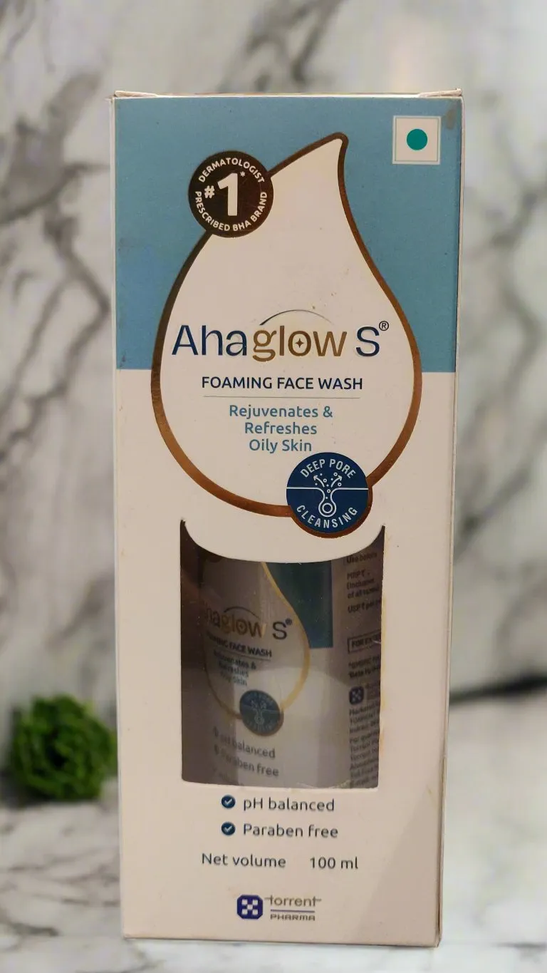 Ahaglow S foaming face wash